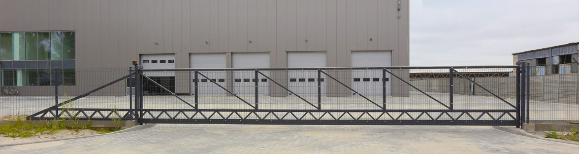 Откатные ворота со сварной 3D сеткой для проемов более 7 метров