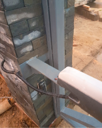 Закладная под ворота с типом открывания наружу