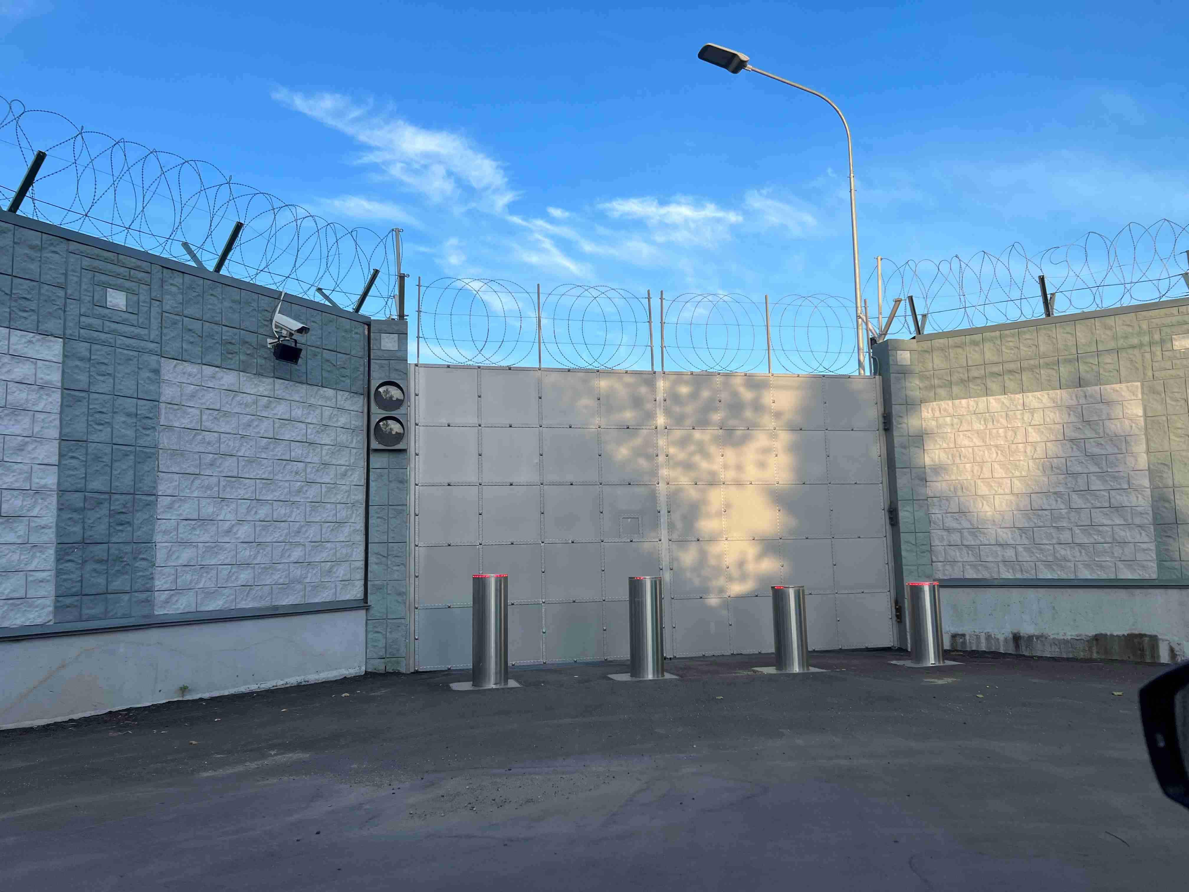 Распашные ворота Антитеррор финальный вид