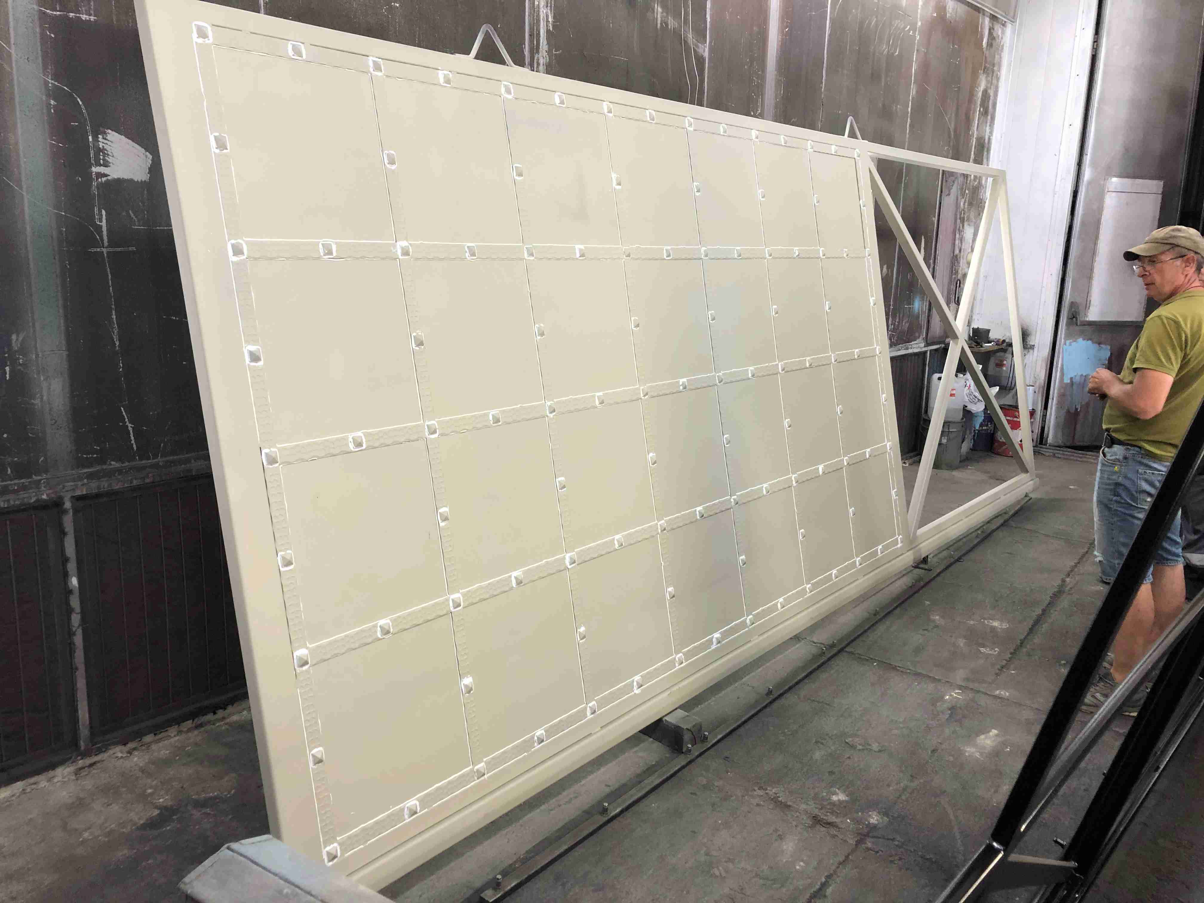 Усиленные откатные ворота из листового металла &mdash; производство TorSysteme