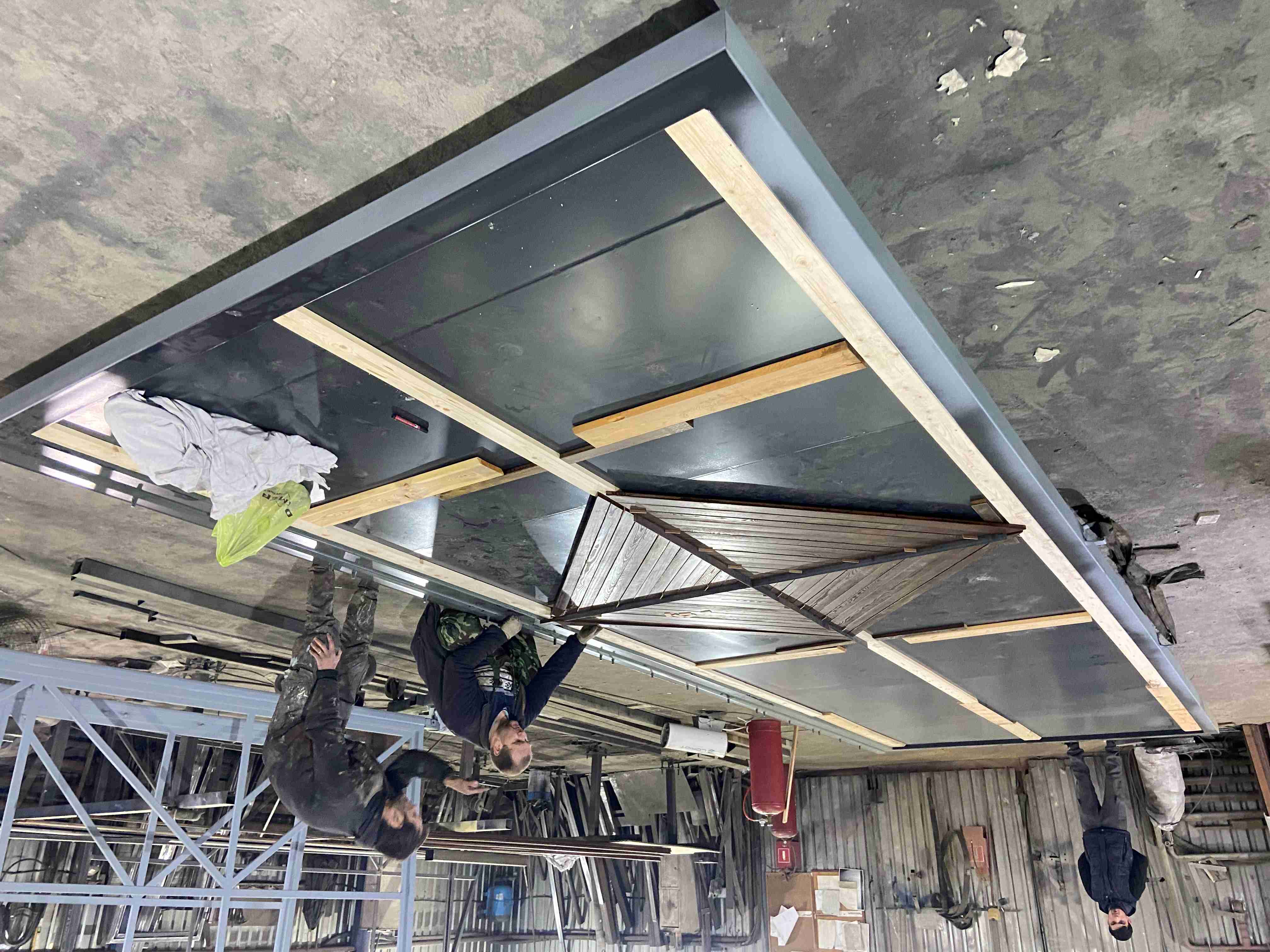 Изготовление откатных ворот из термолиственницы процесс производства &mdash; производство TorSysteme