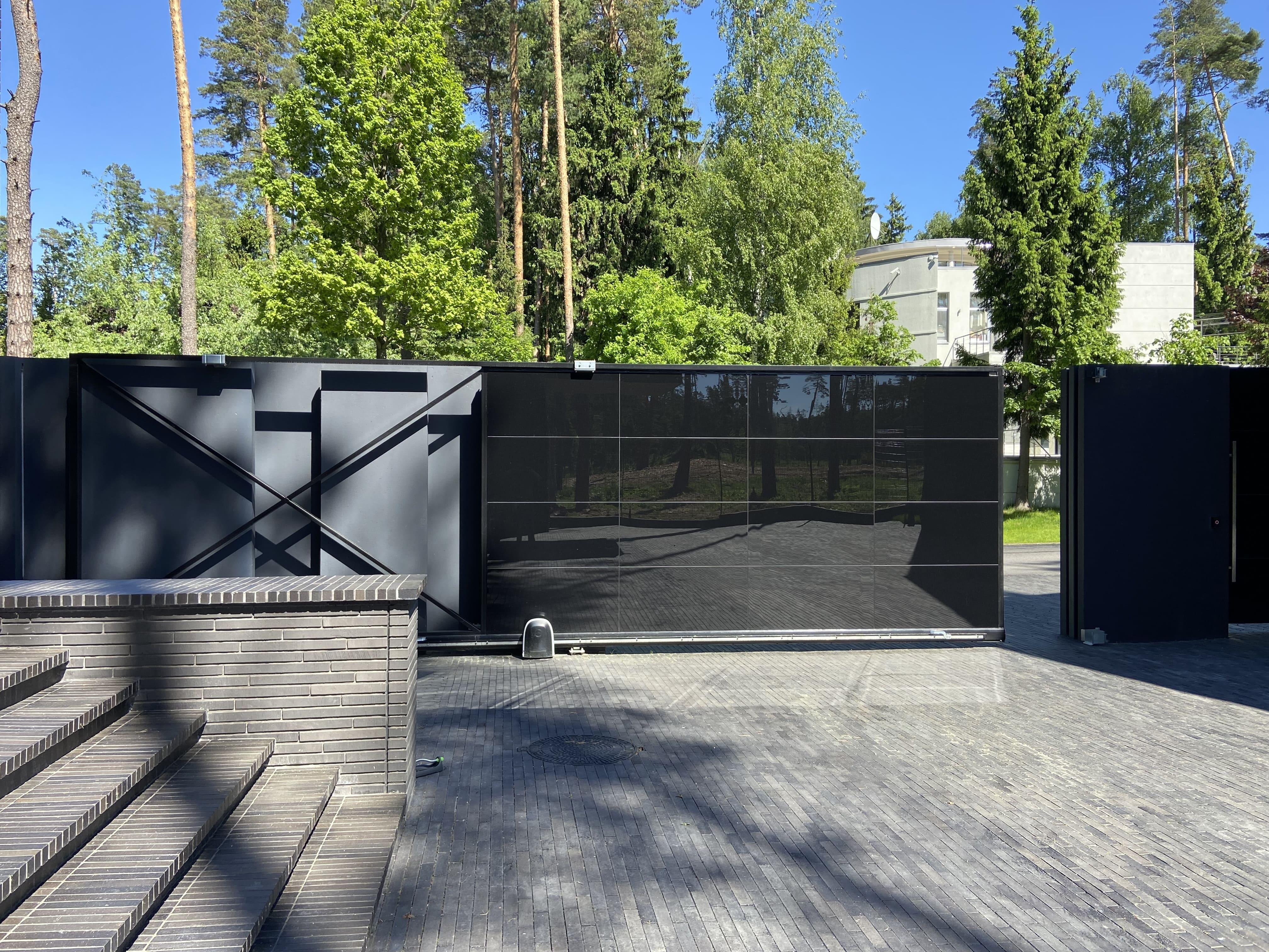 Консольное оборудование РОЛТЭК МАКС &mdash; откатные ворота со стеклом