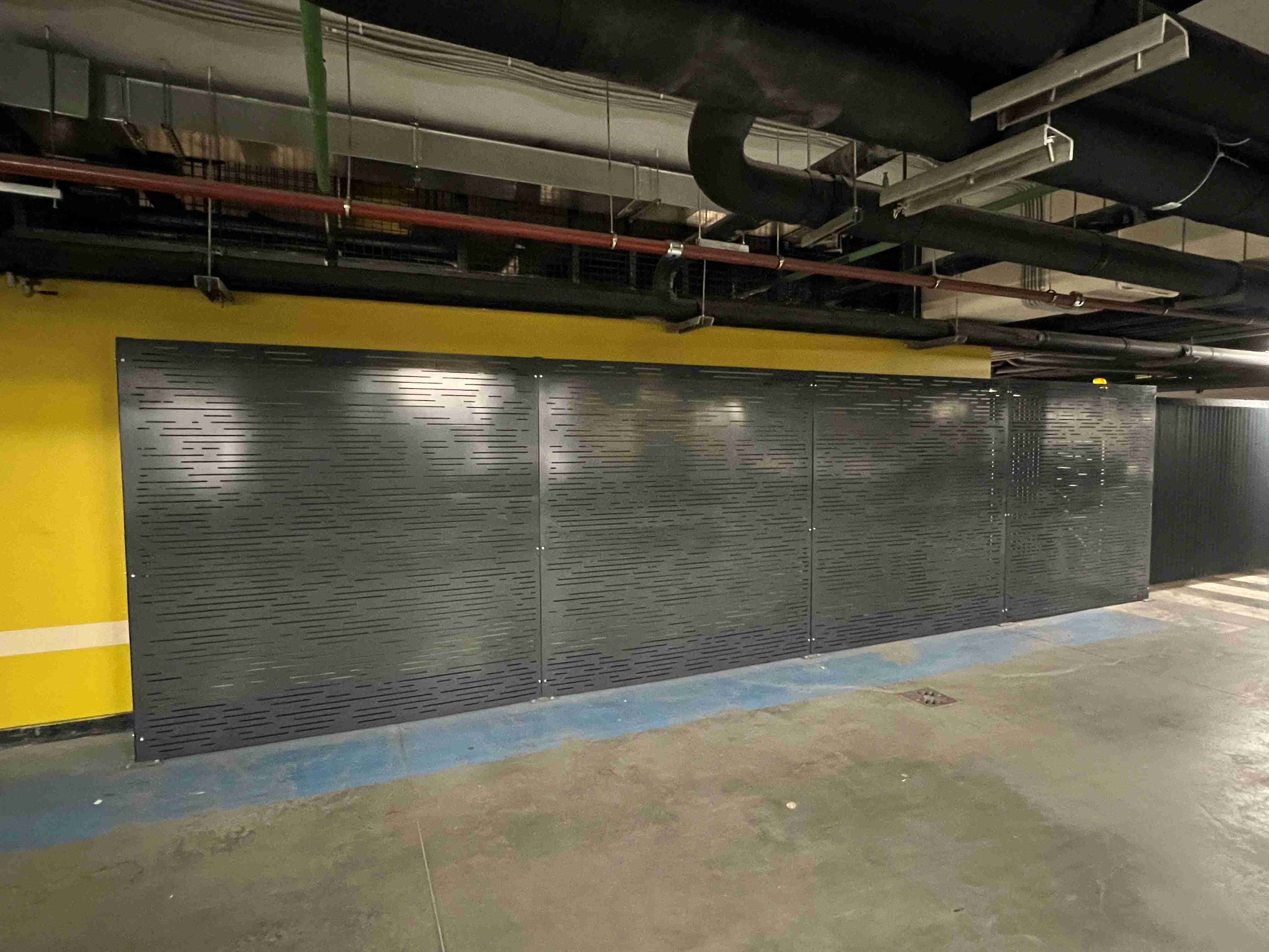 Длинный участок ограждения &mdash; ритм профиля под 60&deg;