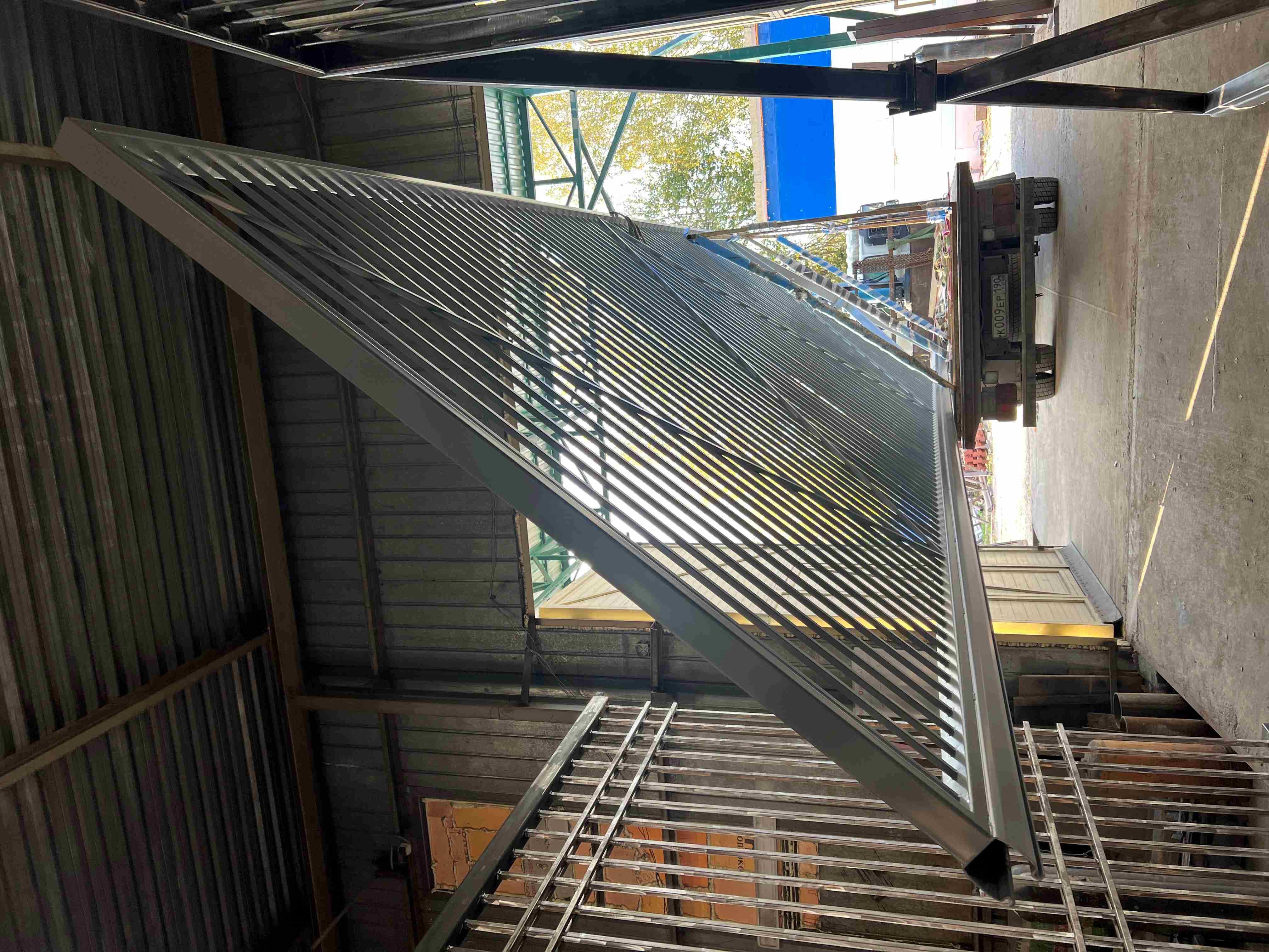 Загруженные телескопические ворота 18 метров на доставку