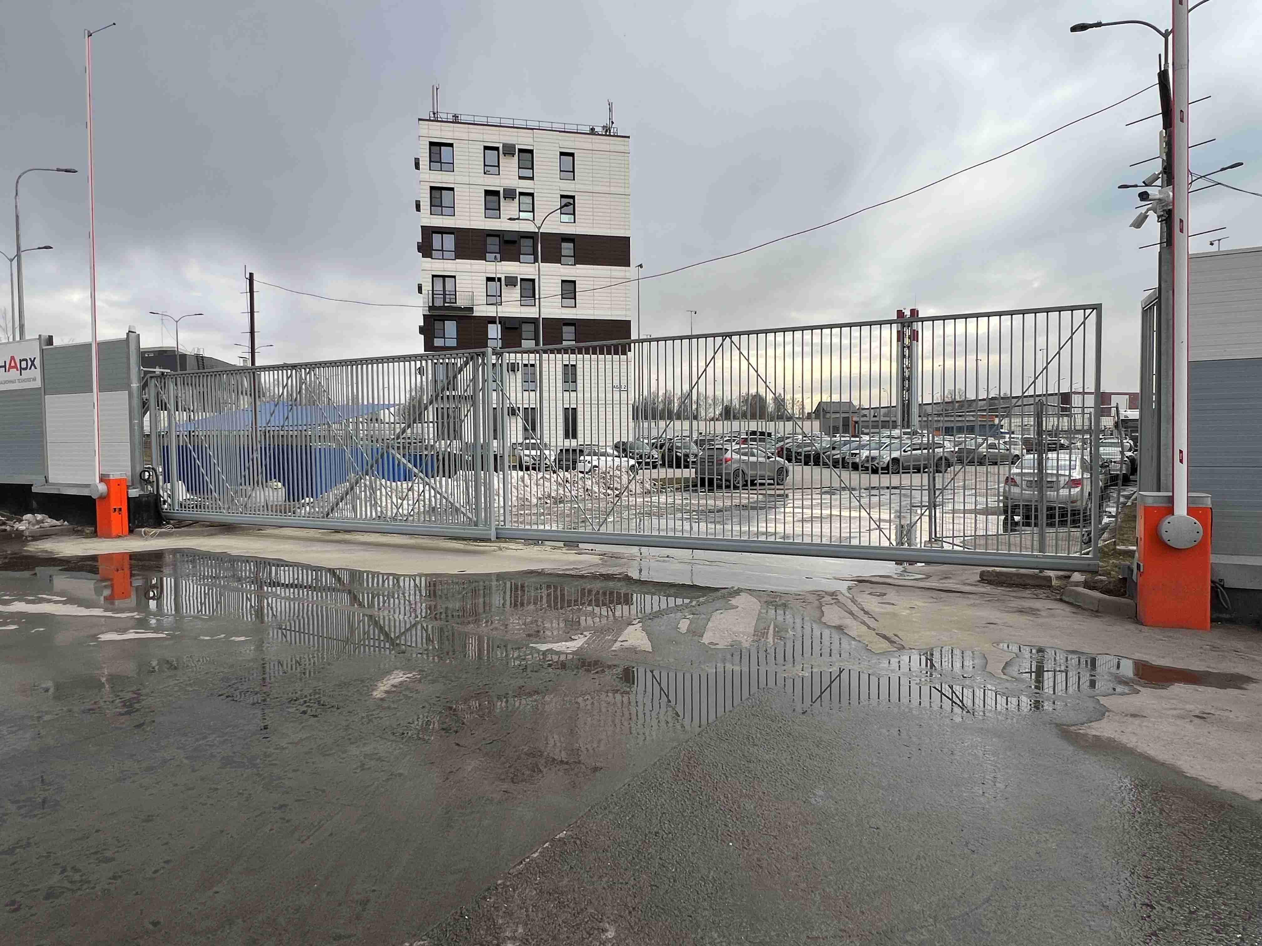Телескопические откатные ворота 18 метров RAL 7001 результат после монтажа