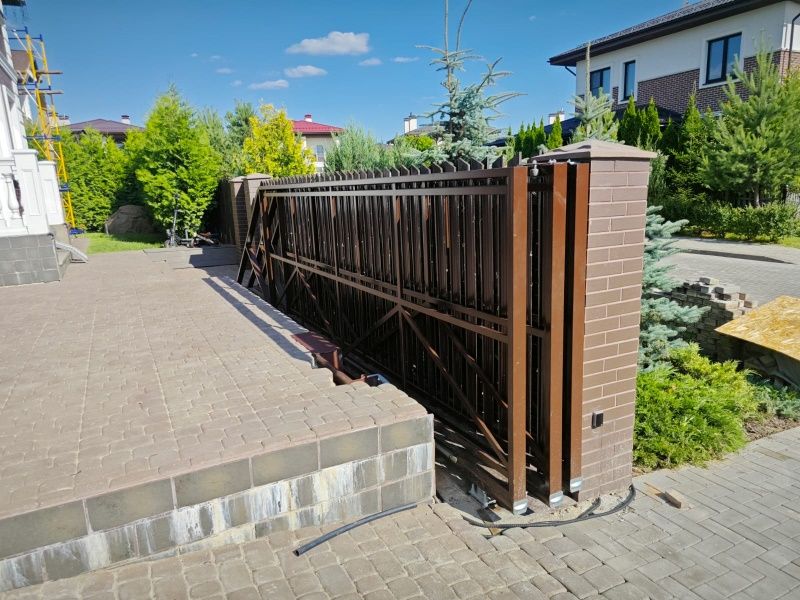 Телескопические ворота для частного сектора &mdash; проём 9 м при месте для отката 6 м